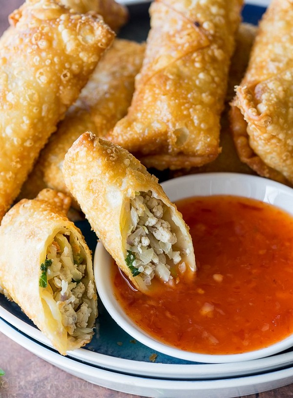 chicken egg rolls with souses