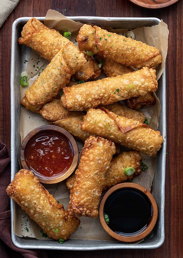 deep fried egg rolls with sauce