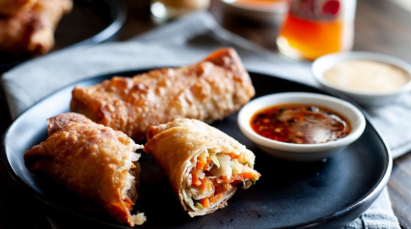 fried egg rolls with sauce